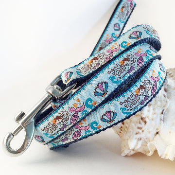 Dog leash with cute mermaids and shells pattern made with a seize proof stainless steel clip, durable marine materials for the beach dog