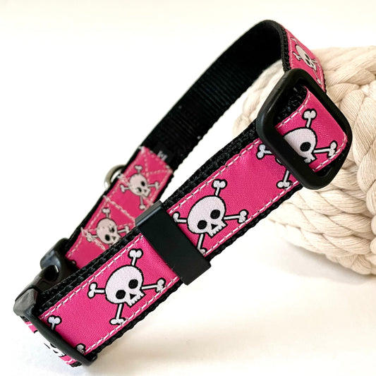 Pink dog collar with skull and crossbones pattern made for the beach with stainless steel