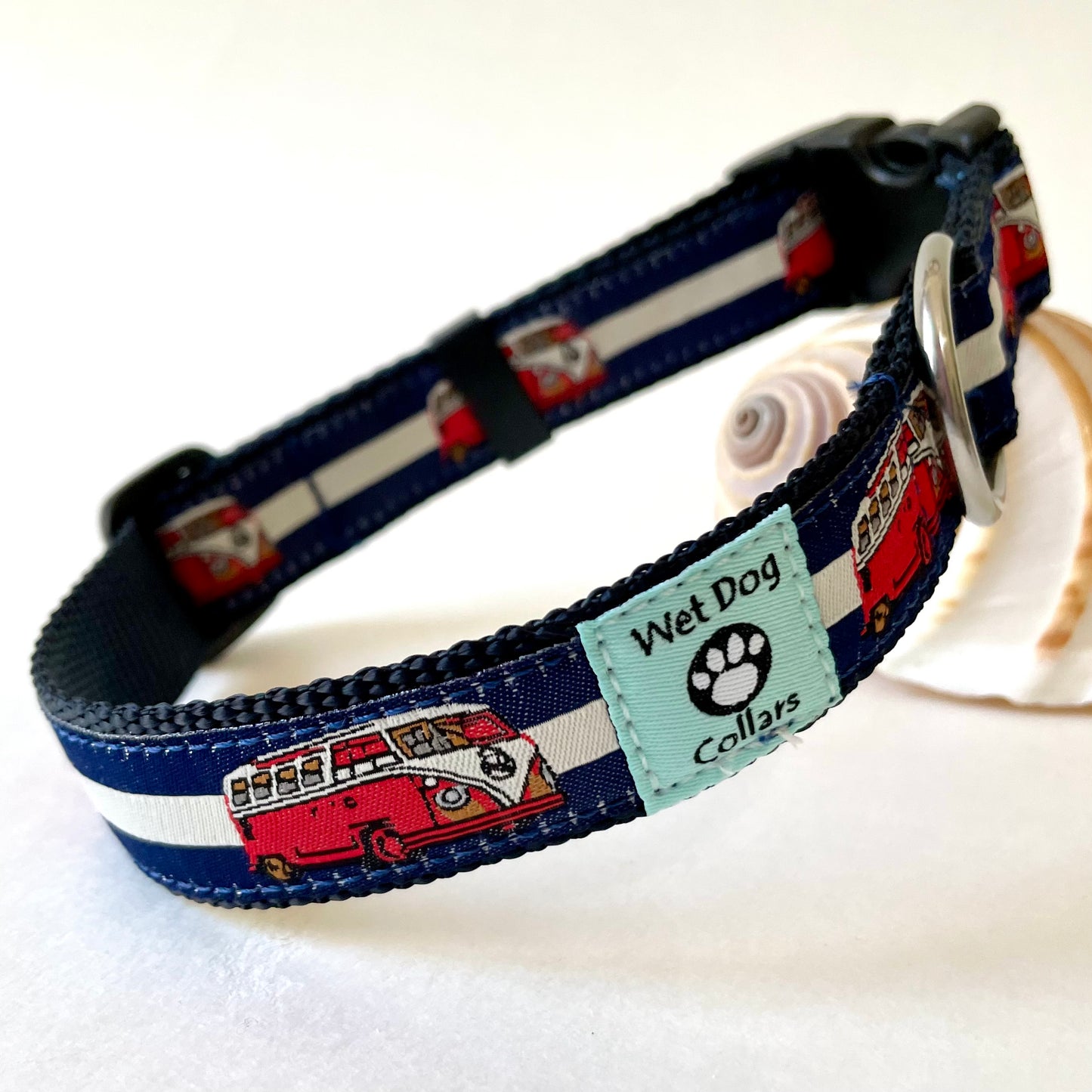 Dog collar with cartoon bus design 