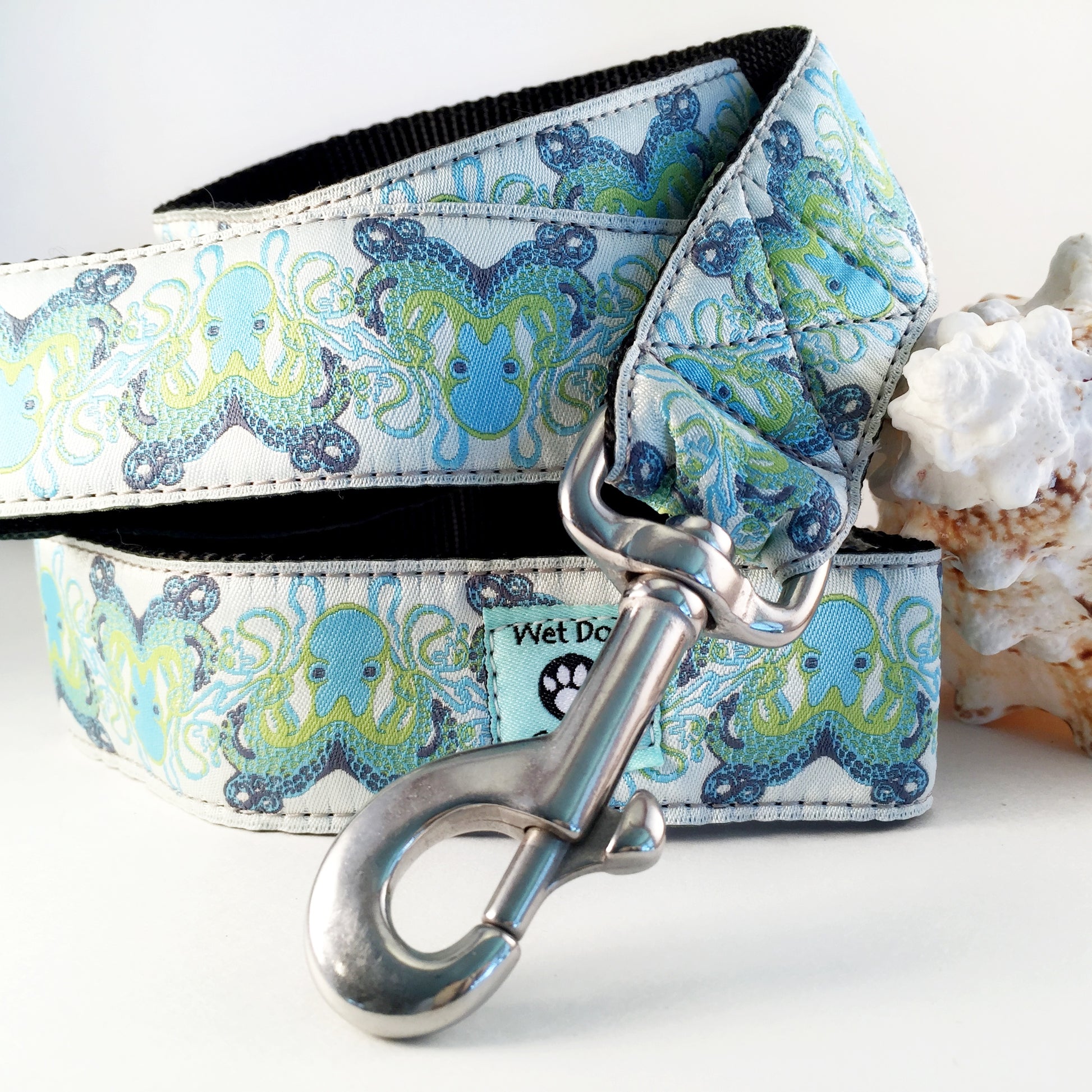 Dog leash with octopus pattern made with a rust proof stainless clip, durable materials and construction