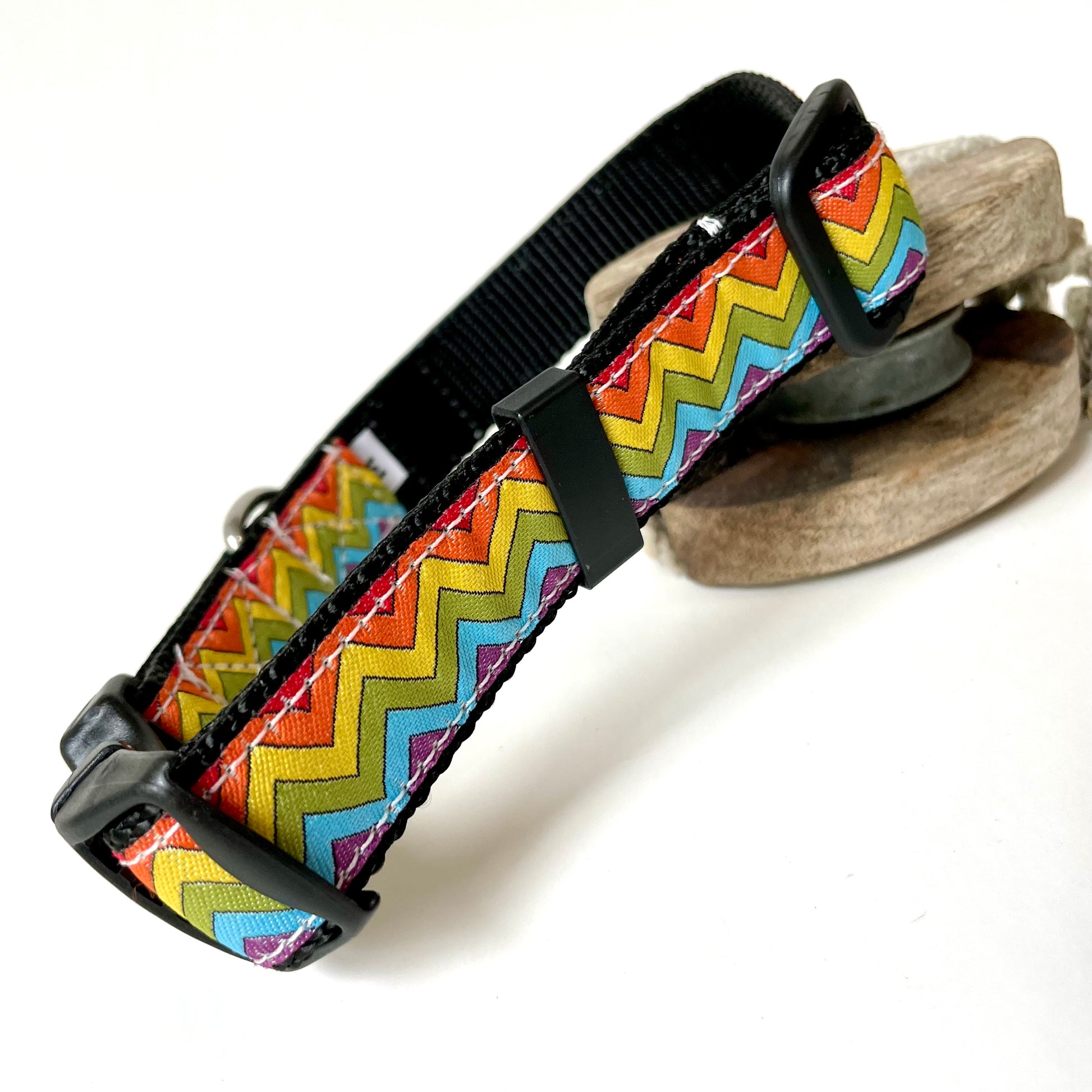 Colorful zigzag patterned dog collar