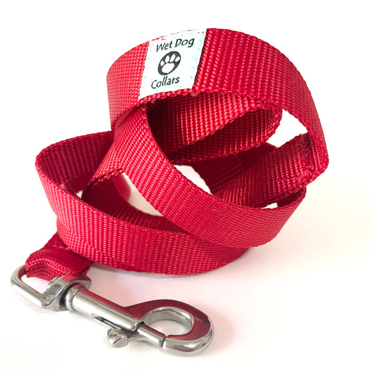 Red dog leash with seize resistant stainless clip